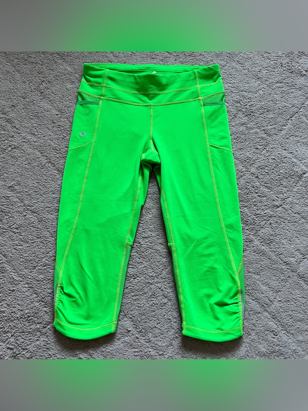Athleta Be Free Knicker Cropped Running Capris Sporty Gym Workout Yoga Sz S